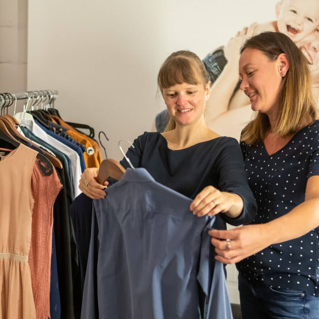 Styling en voorbereiding voor een fotoshoot voor profielfoto's